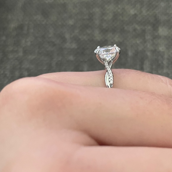 14K Gold Moissanite Rings 14K White Gold Twisted Ring 2.0ct Oval Cut Moissanite - Picture 3 of 4